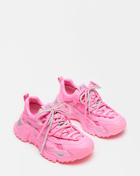 Style your running shoes  Pink trainers outfit, Pink tennis shoes